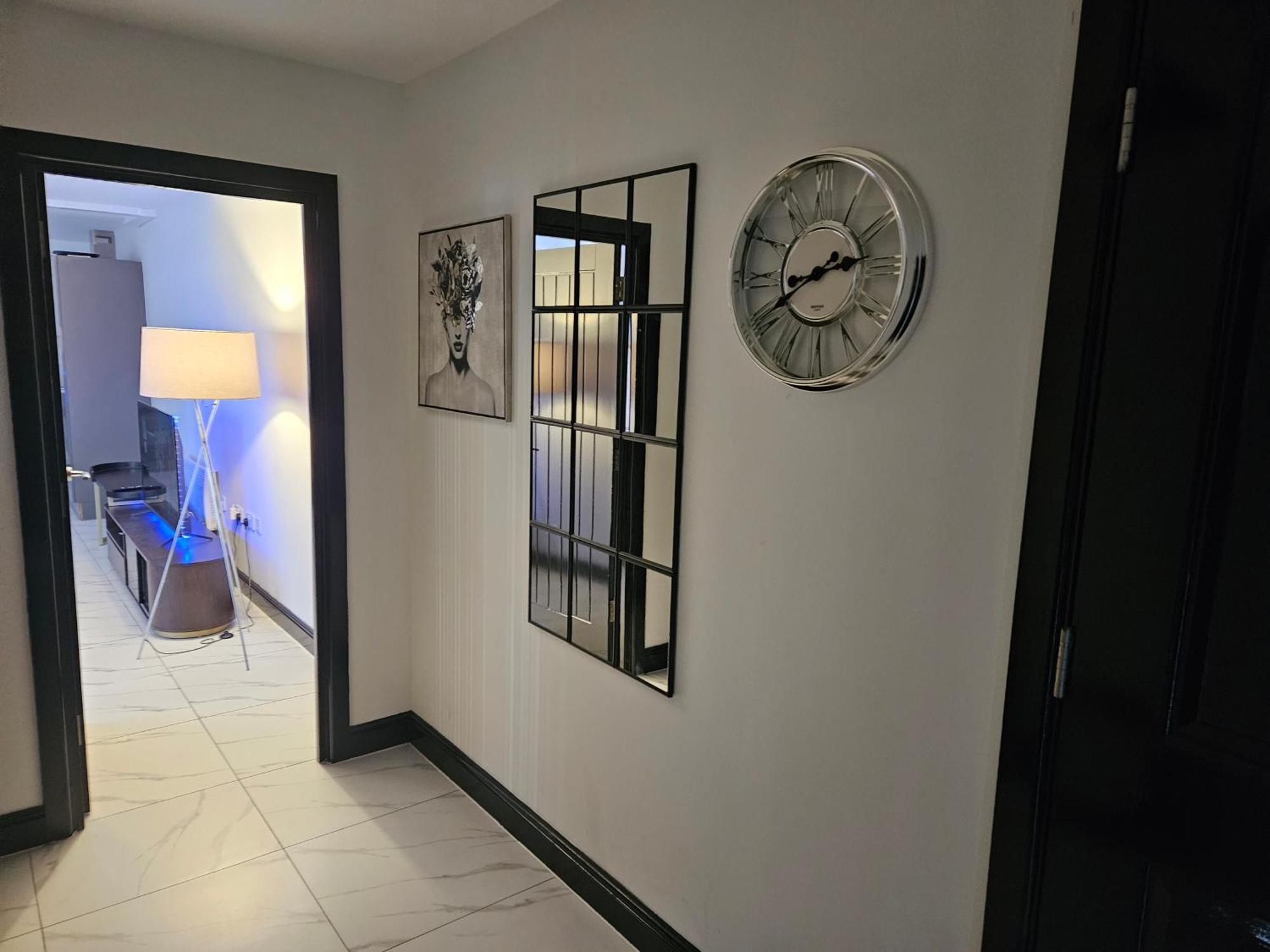 Mna Superior Apartments Бредфорд Номер фото